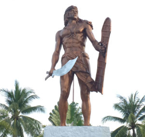 マクタンシュライン ラプラプ像 Mactan Shrine Lapu-Lapu Monument